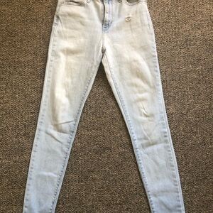 Levi's Light Blue 721 High Rise Skinny 26. Stretchy